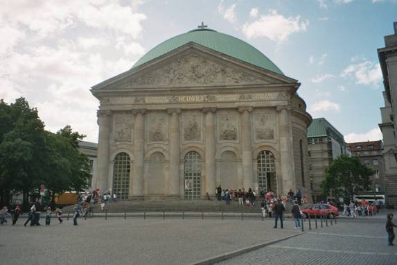6. Tag Hedwigskathedrale.jpg